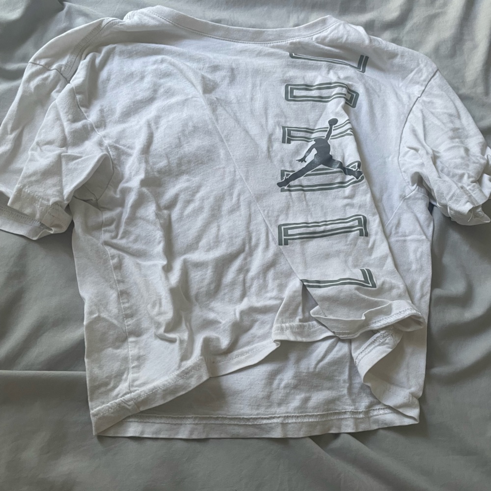 Girls medium Jordan cropped T.